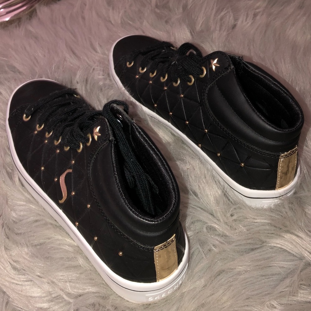 Sneakers by Sketchers: Street Collection